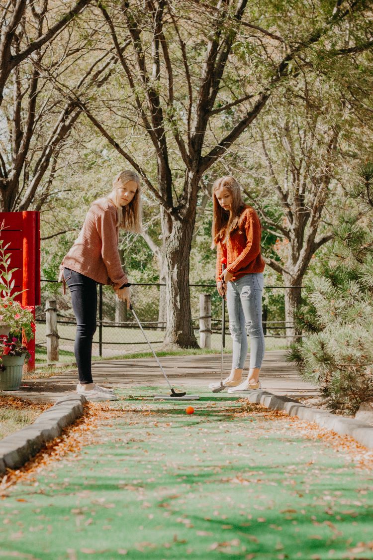 girls playing mini golf